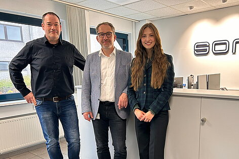 Wolfgang Lörzel (Geschäftsführer LISION GmbH), Wolfgang Thater (Sales Director SOMA GmbH) und Leonie Wojtek (Technical Sales Engineer).